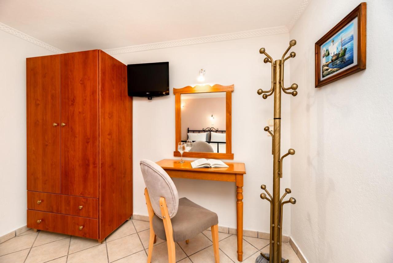 Villa By Hotel Thira Fira  Exterior foto